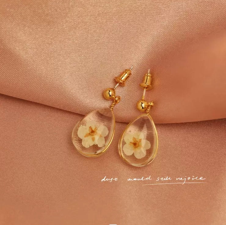 Cream Flower Teardrop Earrings