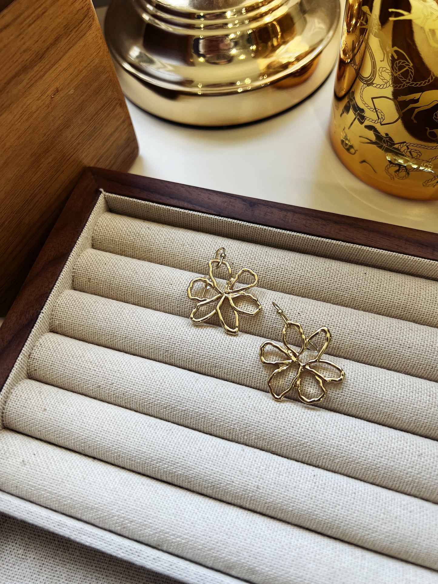 Elegant Gold Flower Outline Earrings