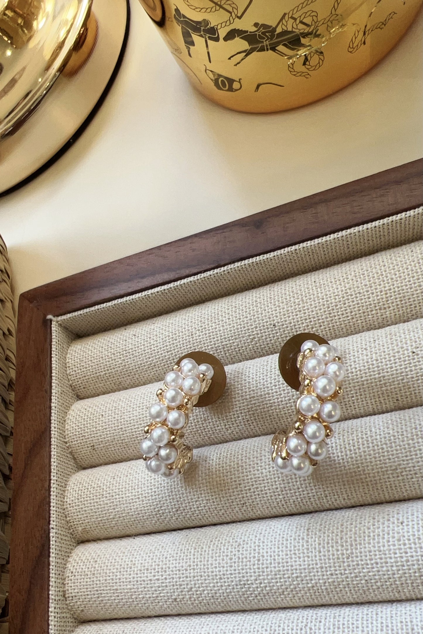 Gold luminous faux pearls Hoop Earrings