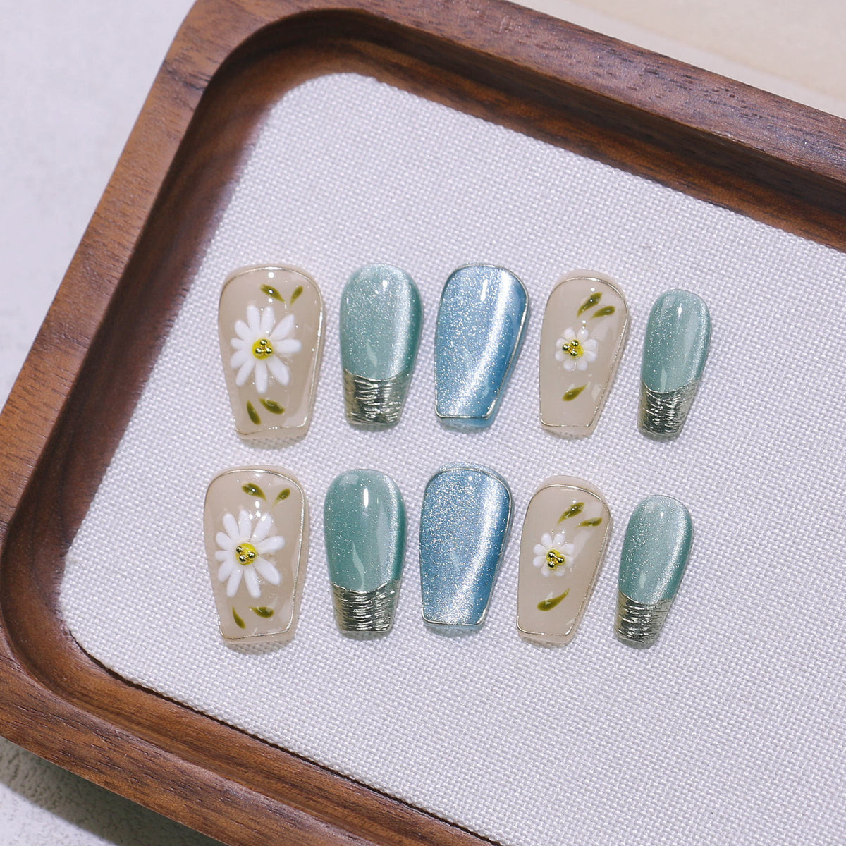 Elegant Sage Green Daisy Floral Press-On Nails (Tool Kit Included)