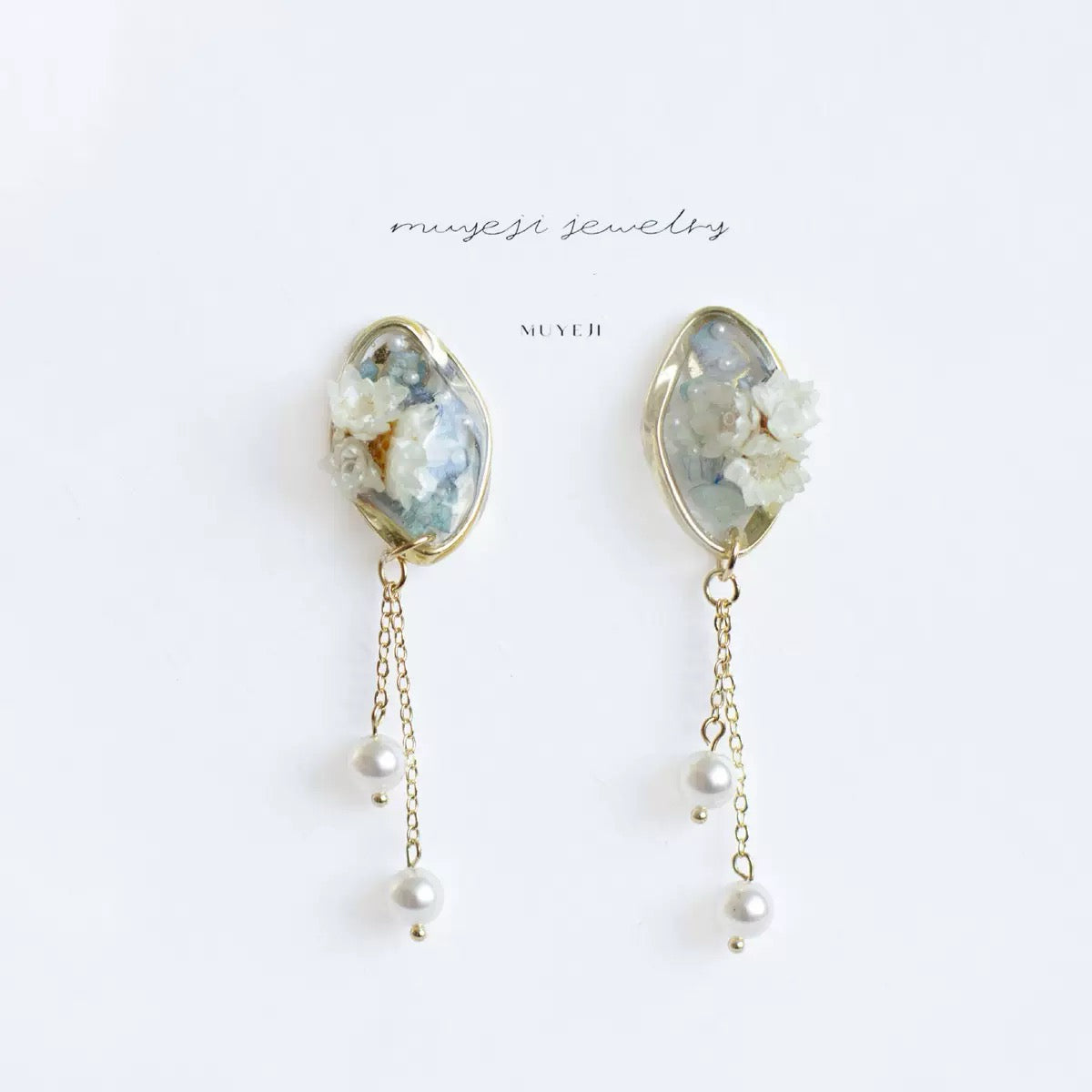Cream Pressed Flower Chain Drop Earrings