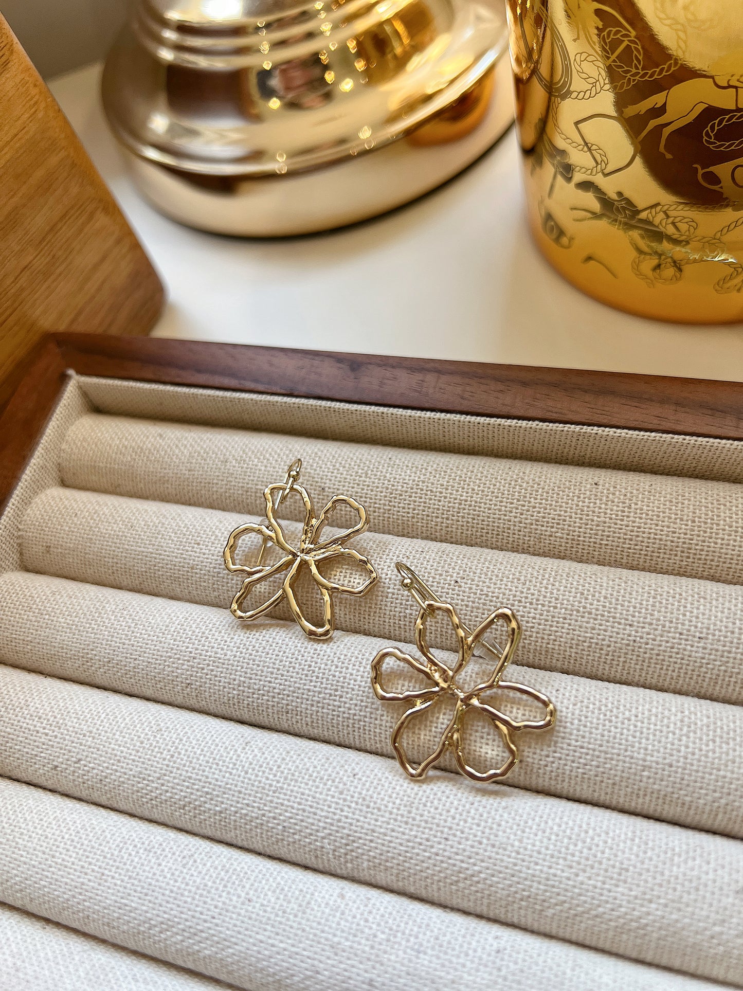 Elegant Gold Flower Outline Earrings