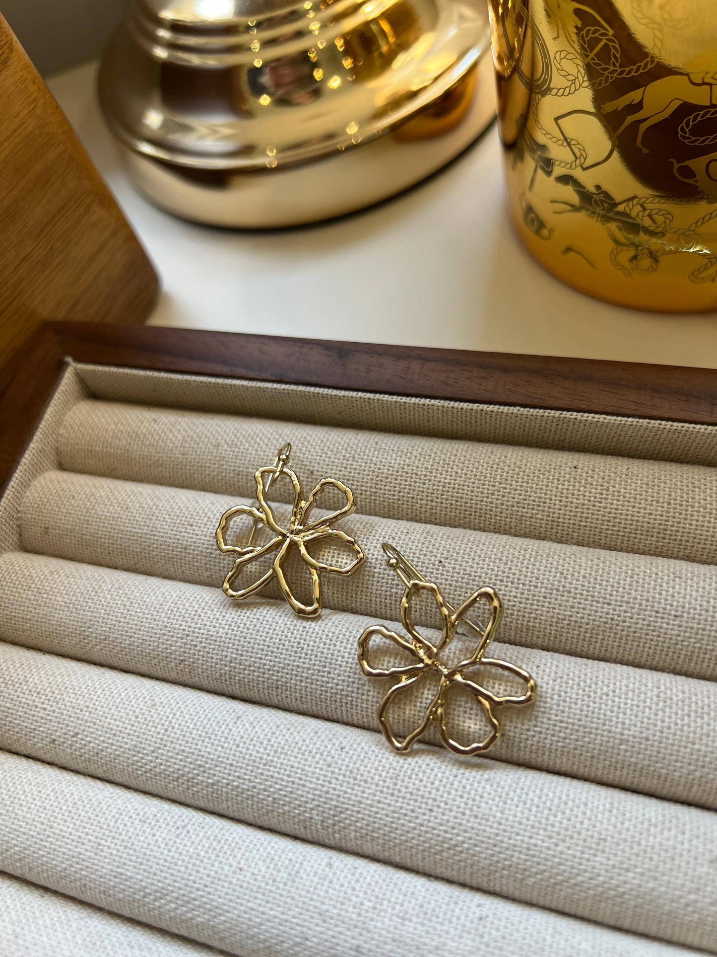 Elegant Gold Flower Outline Earrings